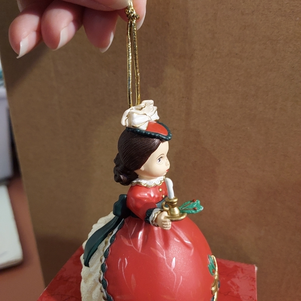 Hallmark Keepsake Ornament 2001 Victorian Christmas Madame Alexander Series - Picture 5 of 11